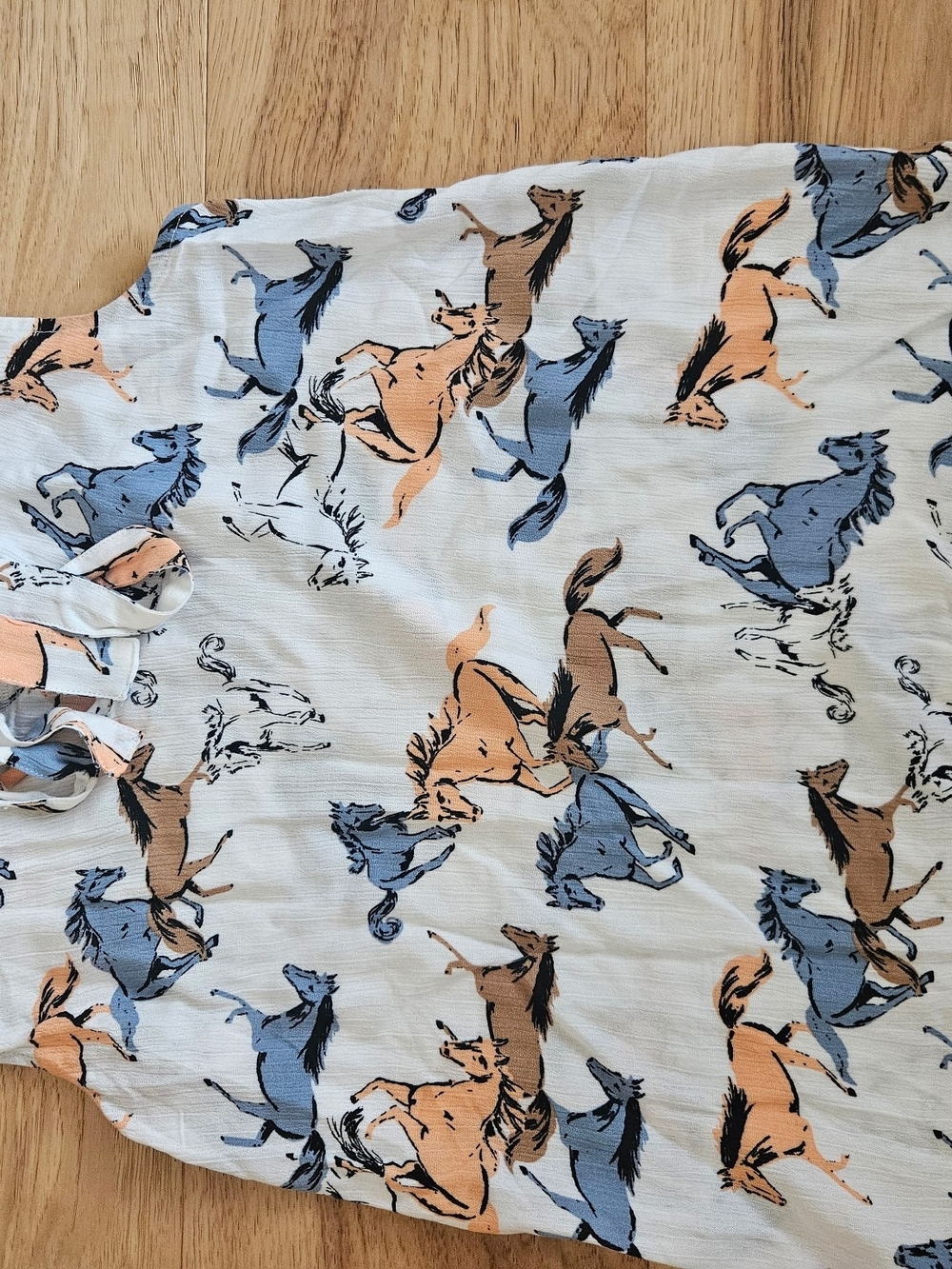 Modcloth Cream Blouse with Blue & Tan Horse Print Womens Size Xs Sleevless